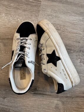Vintage Havana Sneakers with Black Star Accent, Women’s size 6